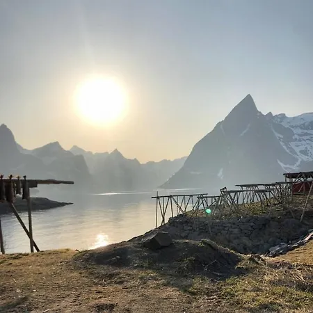 Historic House, 1880 - Stunning Panoramic Views Sørvågen