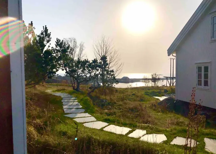 Vakantiehuis Historic House, 1880 - Stunning Panoramic Views Sørvågen