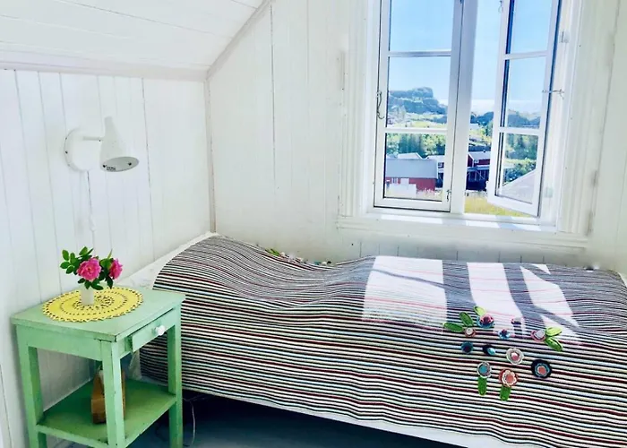 Historic House, 1880 - Stunning Panoramic Views Sørvågen