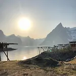 Historic House, 1880 - Stunning Panoramic Views Sørvågen